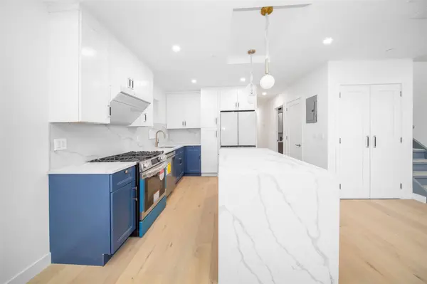 6960 Caldwell AVE, Maspeth, NY 11378