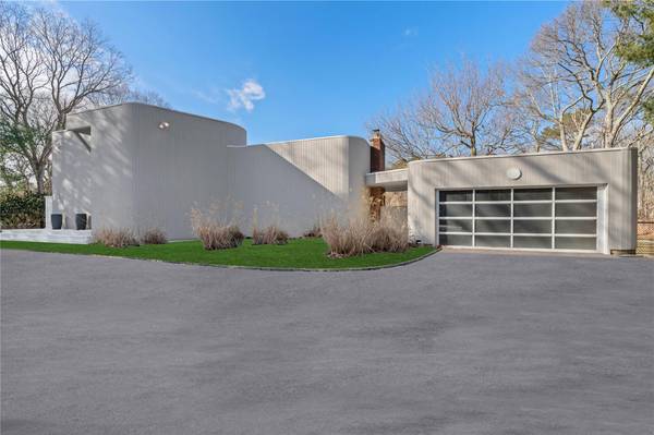 10 Fox Hollow DR, East Quogue, NY 11942