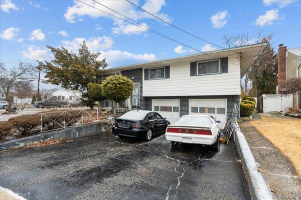 975 Little Neck AVE, North Bellmore, NY 11710