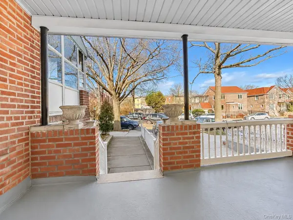 8414 Eliot AVE, Middle Village, NY 11379