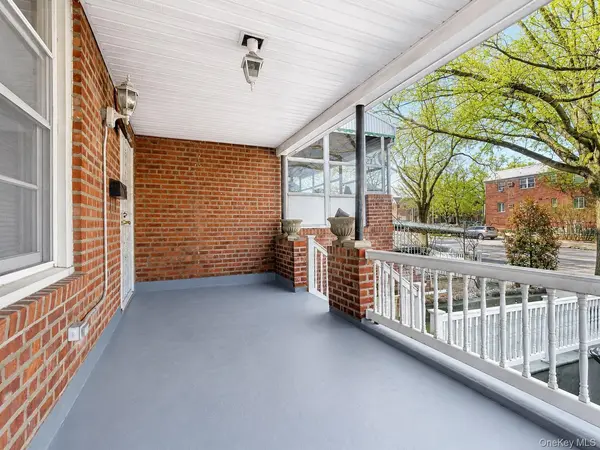 8414 Eliot AVE, Middle Village, NY 11379
