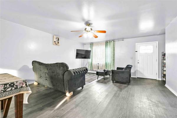 139-21 246th ST, Rosedale, NY 11422