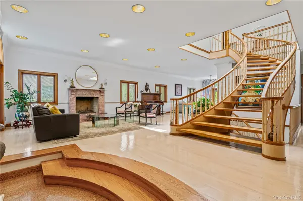 6 Summit PL, Malba, NY 11357