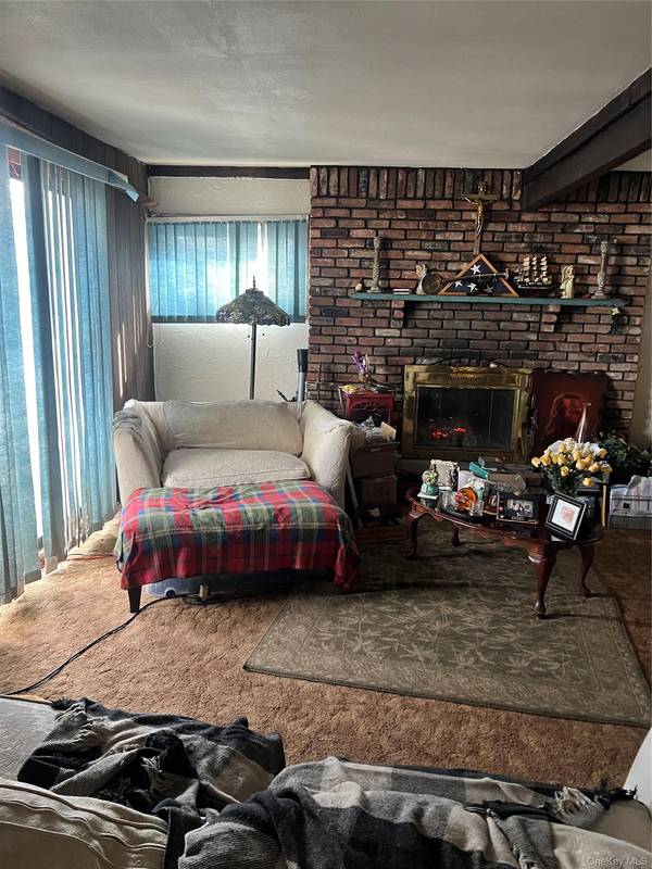 417 N Monroe AVE, Lindenhurst, NY 11757