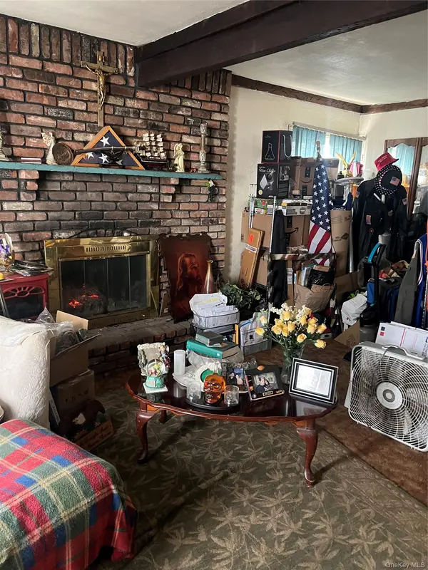 417 N Monroe AVE, Lindenhurst, NY 11757