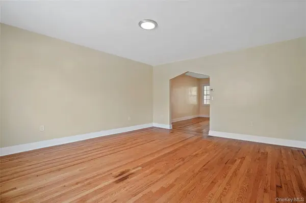64-18 84 PL, Middle Village, NY 11379