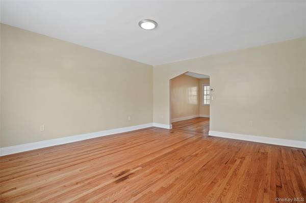 64-18 84 PL, Middle Village, NY 11379