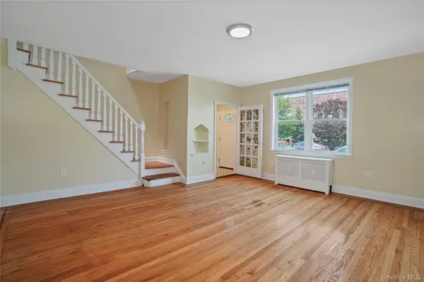 64-18 84 PL, Middle Village, NY 11379