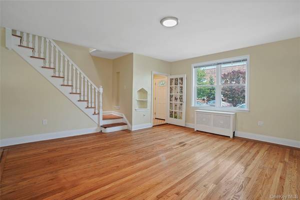 64-18 84 PL, Middle Village, NY 11379