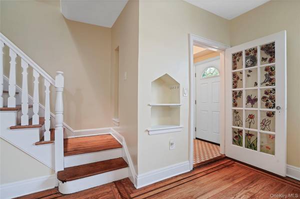 64-18 84 PL, Middle Village, NY 11379