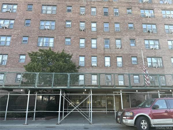 143-50 Hoover Ave #204, Briarwood, NY 11435