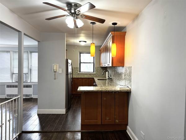 143-50 Hoover Ave #204, Briarwood, NY 11435