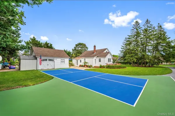 31 Liberty ST, Westhampton Beach, NY 11978