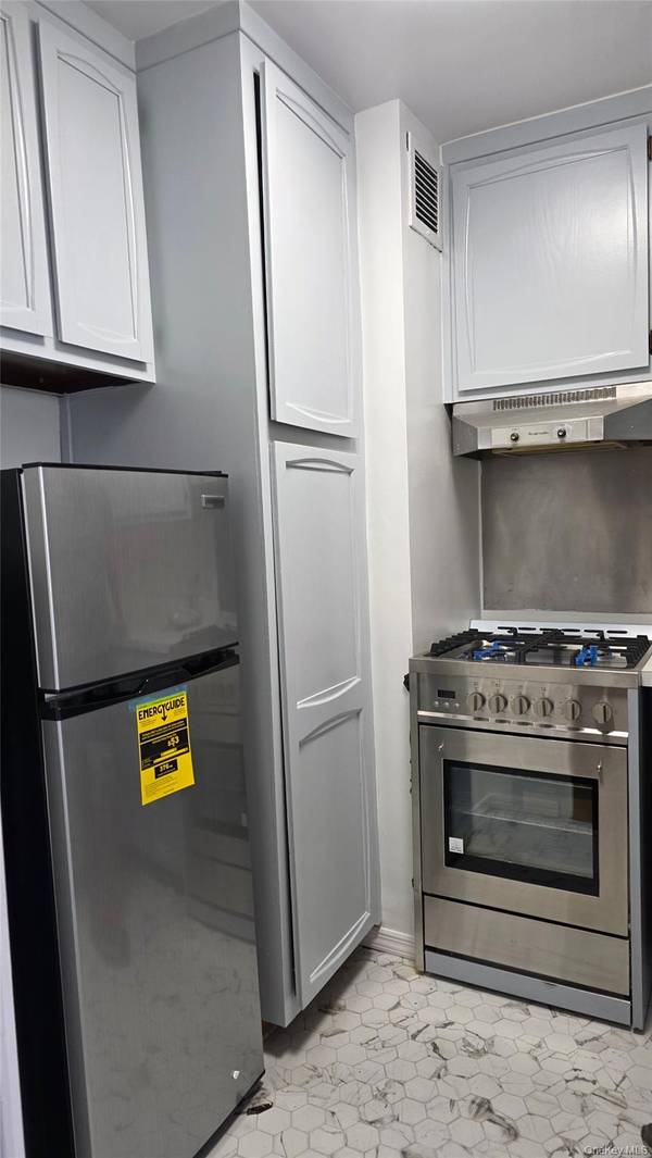 70-25 Yellowstone BLVD #24B, Forest Hills, NY 11375
