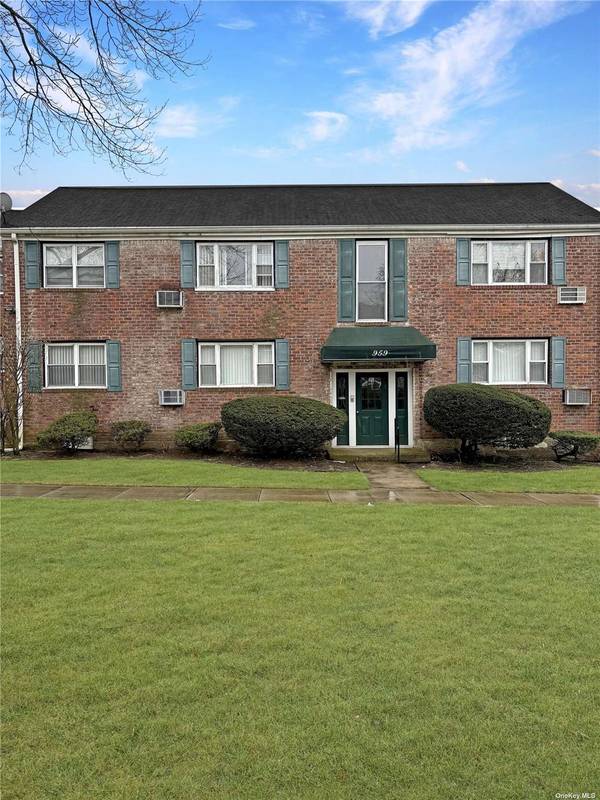 959 Fenwood DR #3, Valley Stream, NY 11580