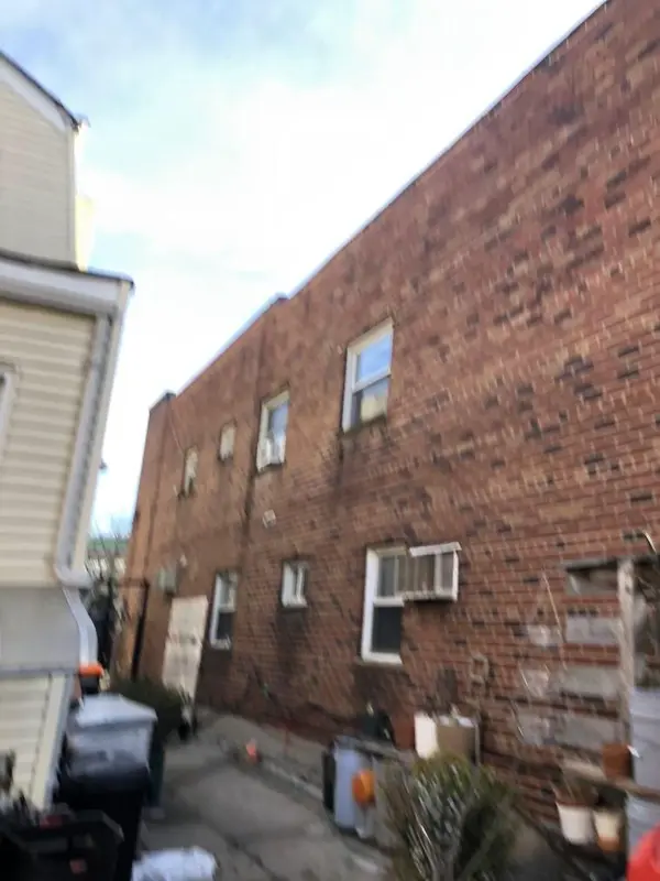 6619 Clinton AVE, Maspeth, NY 11378
