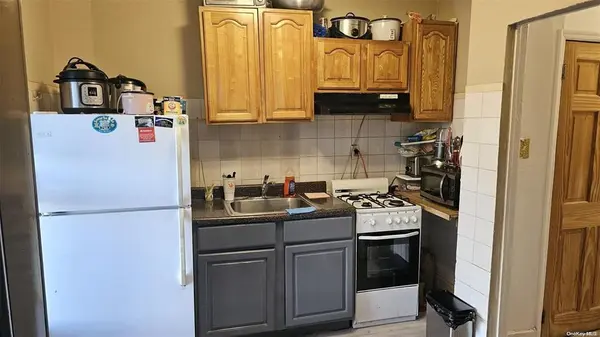 8856 77th ST, Woodhaven, NY 11421