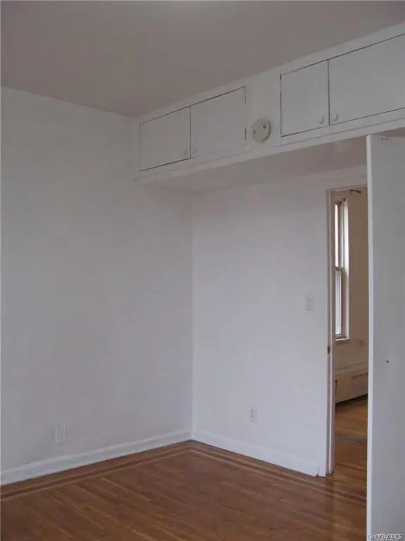 21-07 38 ST, Astoria, NY 11105