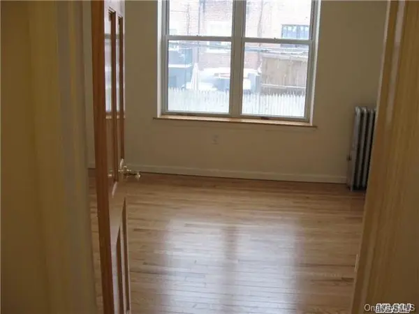 21-07 38 ST, Astoria, NY 11105