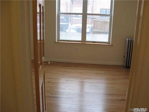 21-07 38 ST, Astoria, NY 11105