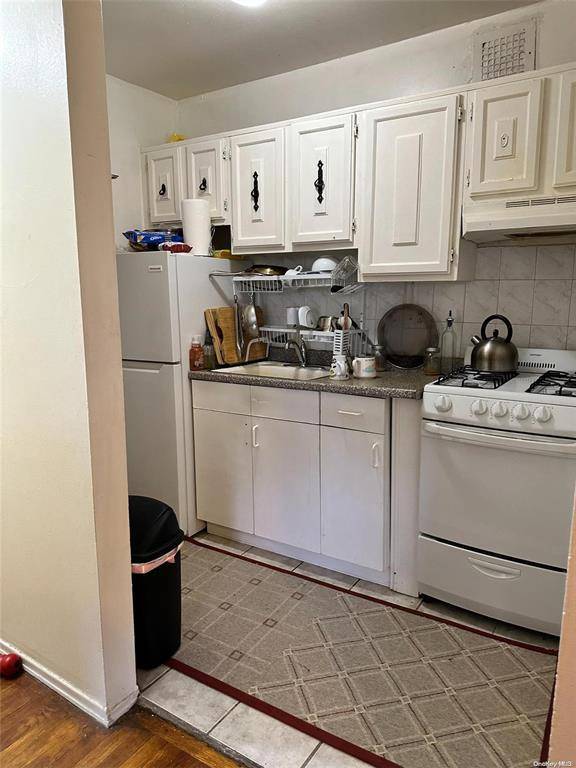 52-08 90th ST, Elmhurst, NY 11373