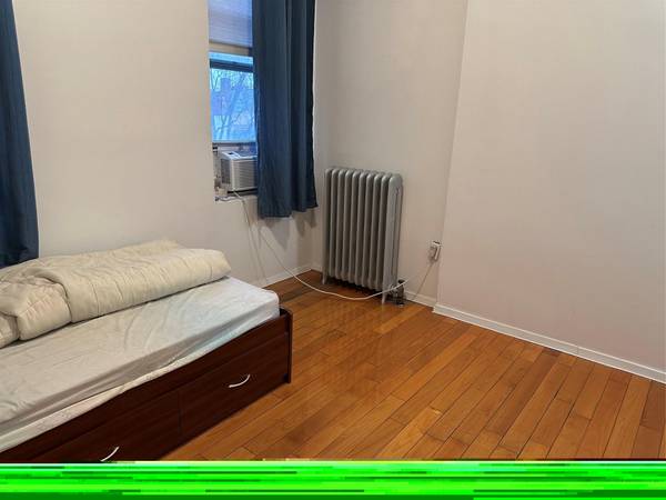 3060 Steinway ST, Astoria, NY 11103