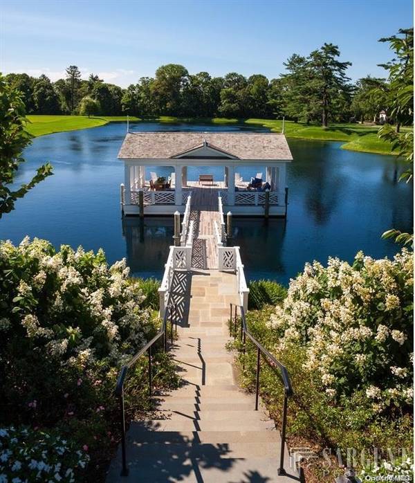 6 Stable LN, Old Westbury, NY