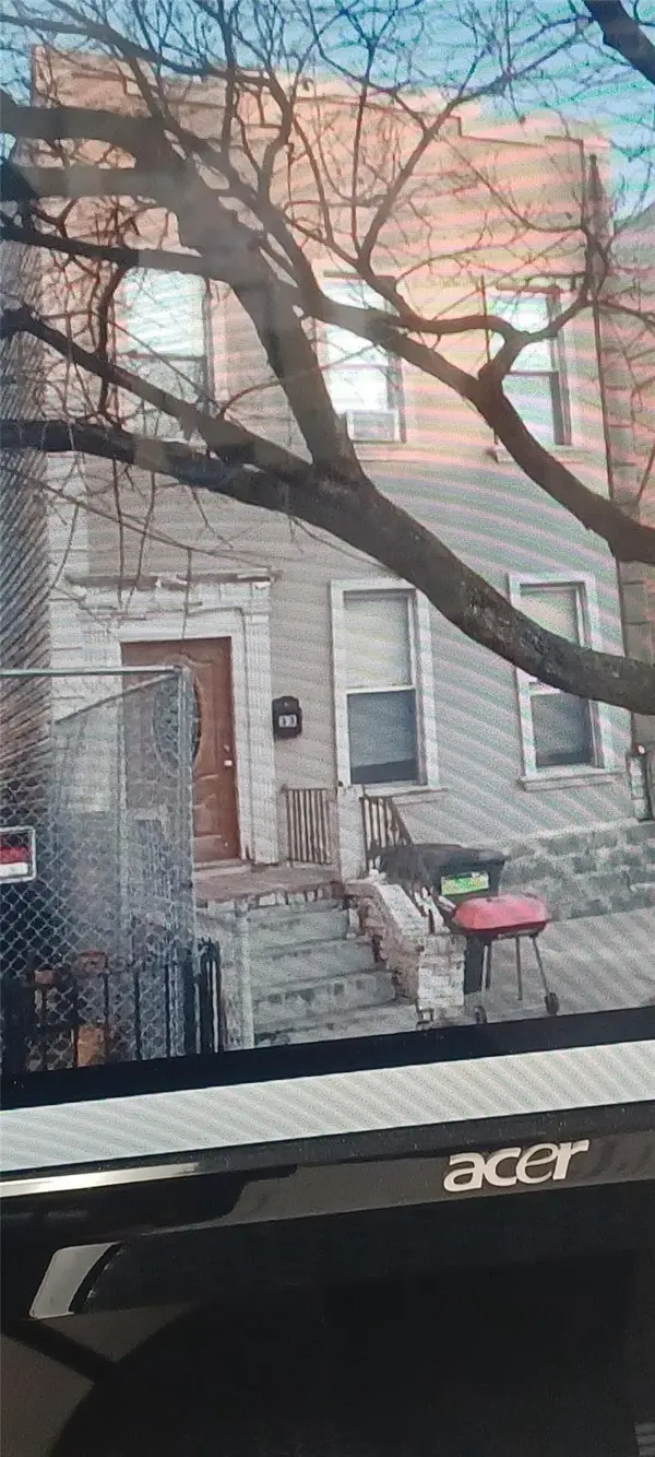 33 Essex ST, Brooklyn, NY 11208