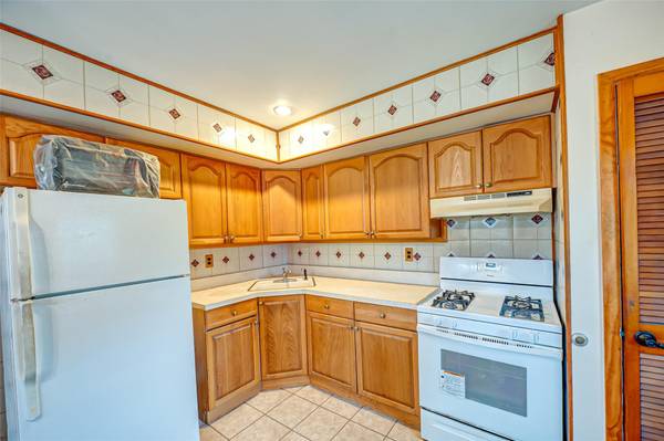 34 Hemlock DR, Mastic Beach, NY 11951