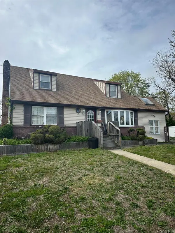 512 Leader AVE, Babylon, NY 11703