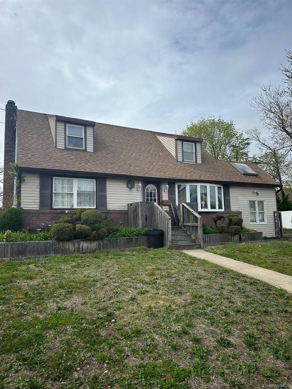 512 Leader AVE, Babylon, NY 11703
