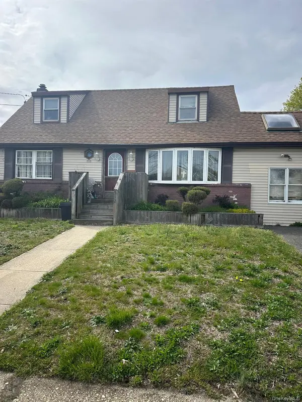 512 Leader AVE, Babylon, NY 11703