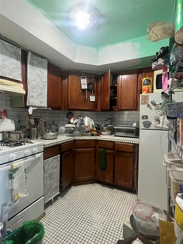 43-10 111th ST, Corona, NY 11368