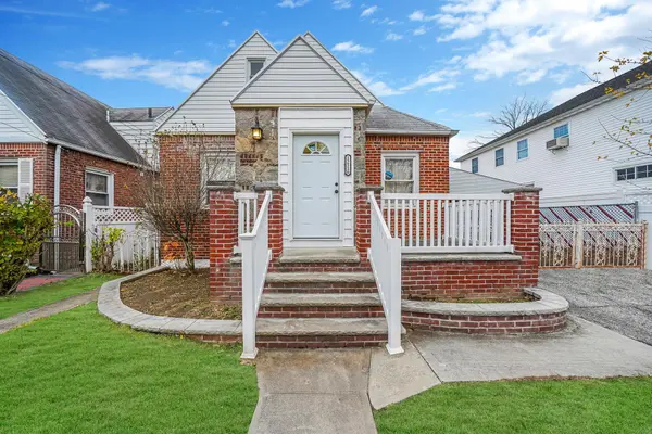 121-16 198th ST, Springfield Gardens, NY 11413