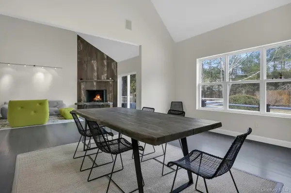 26 Lakeside LN, Westhampton, NY 11977