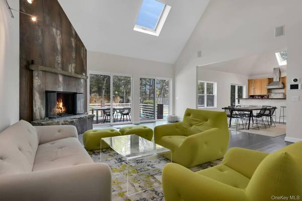 26 Lakeside LN, Westhampton, NY 11977