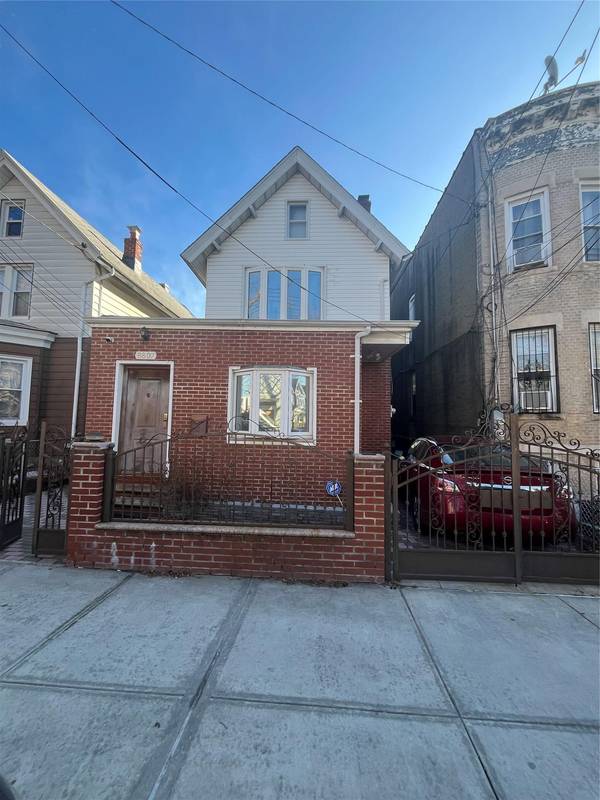 88-07 74 PL, Woodhaven, NY 11421