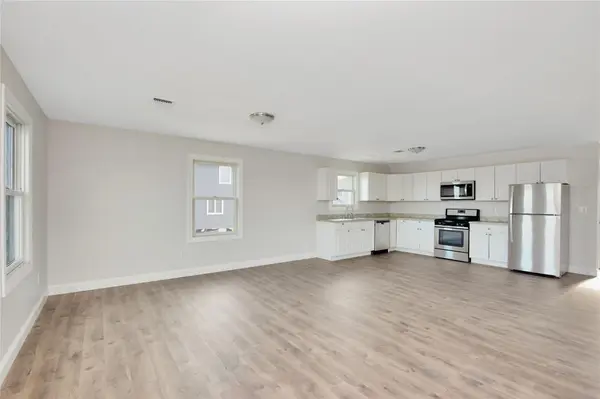 823 Venetian BLVD, Lindenhurst, NY 11757