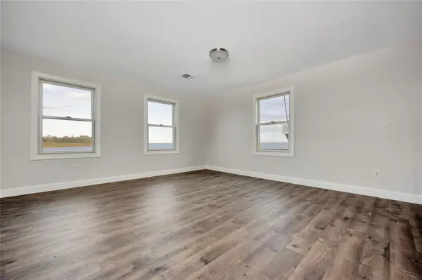 823 Venetian BLVD, Lindenhurst, NY 11757