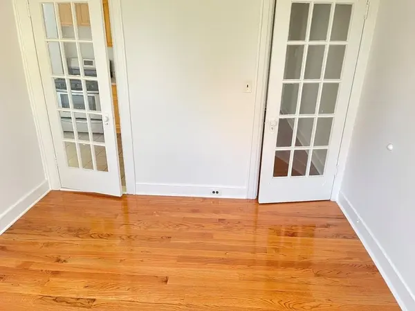 23-12 Broadway, Astoria, NY 11106