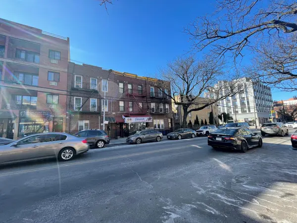 23-12 Broadway, Astoria, NY 11106