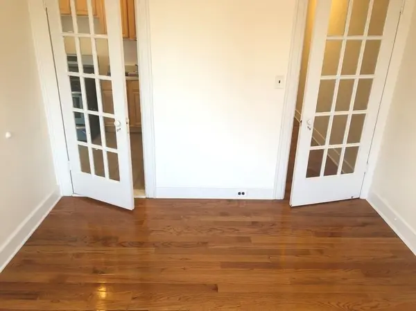 23-12 Broadway, Astoria, NY 11106