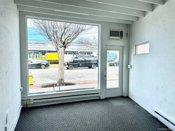 28 Nugent ST, Southampton, NY 11968