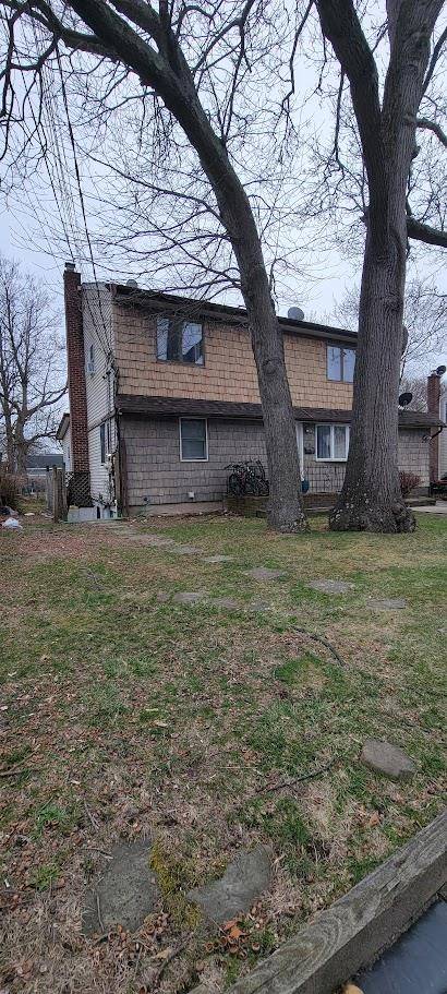 40 Samuel ST, Ronkonkoma, NY 11779