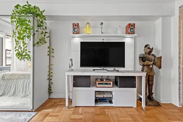 240 46 #10E, New York (manhattan), NY 10017
