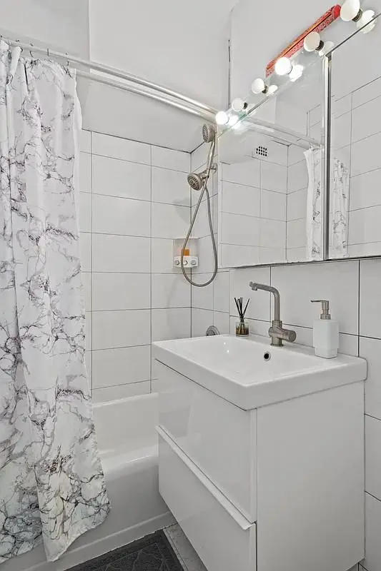 240 46 #10E, New York (manhattan), NY 10017
