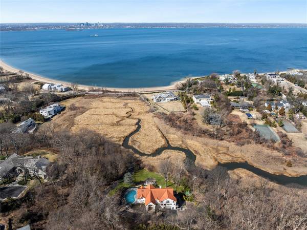 15 Hoffstot LN, Sands Point, NY 11050