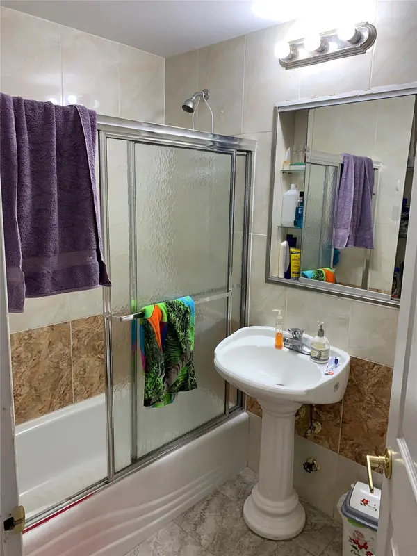 31-22 union ST #2D, Flushing, NY 11354
