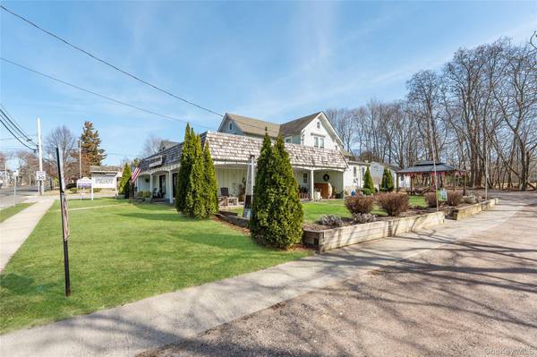 13100 Main Rd, Mattituck, NY 11952