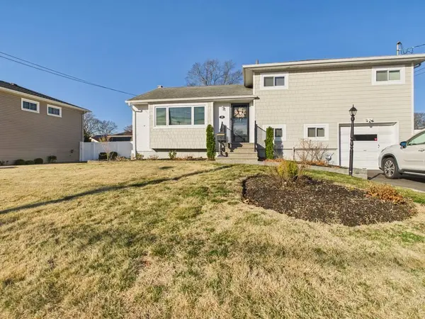 48 Whittier AVE, North Babylon, NY 11703